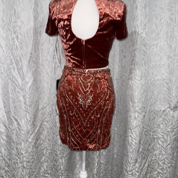 Malisha orange 2 piece set size 6 rhinestoned bedded a velvety top new with tag - Picture 6 of 12